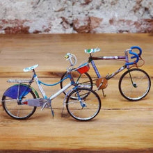 Cargar imagen en el visor de la galería, Bicicleta Elaborada con Latas Recicladas - Ecomania Online