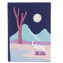 Cargar imagen en el visor de la galería, Libreta  Mediana de  Papel Artesanal Elaborada con Excremento de Elefante